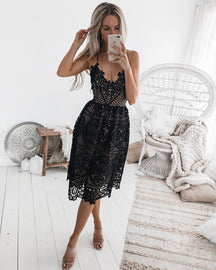 Neckholder Spitzenkleid Schwarz – Vorderansicht