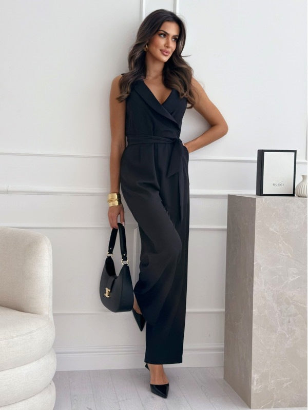 Ärmelloser Jumpsuit mit V-Ausschnitt & Gürtel