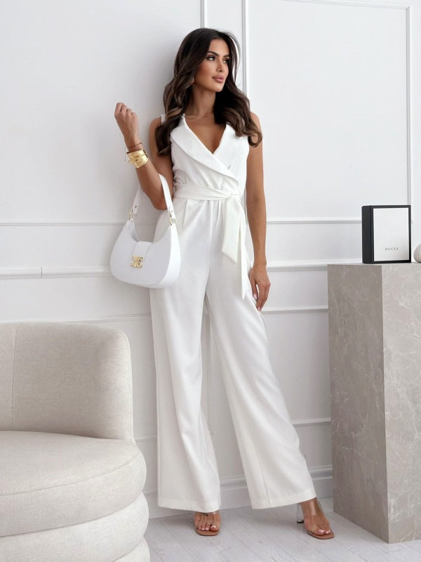 Ärmelloser Jumpsuit mit V-Ausschnitt & Gürtel