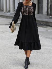 Tailliertes Midi-Kleid Detail Taille – Sévea