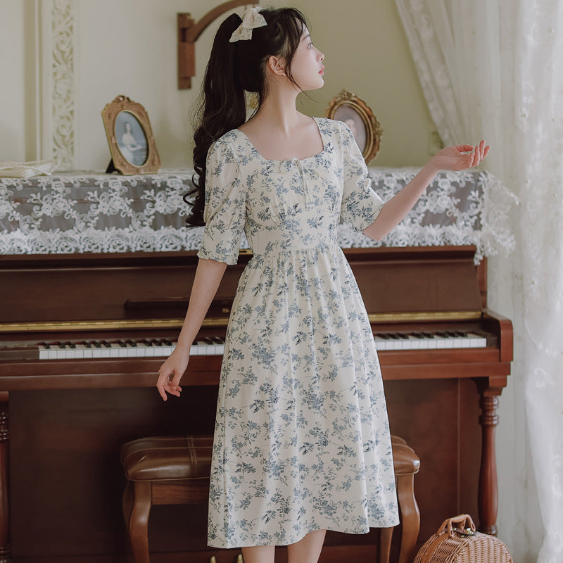 Square Neck Midi Dress Blumen Frontansicht - Solea